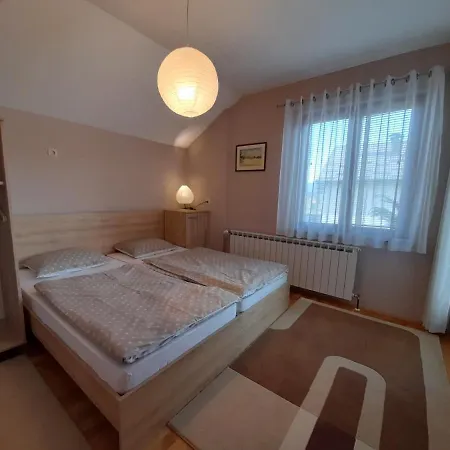 Apartman Exit Pale