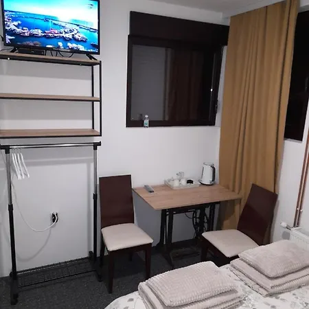 Exit Apartment *