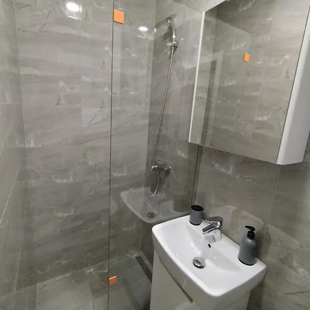 Exit Apartment *