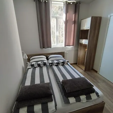 Exit Apartment *