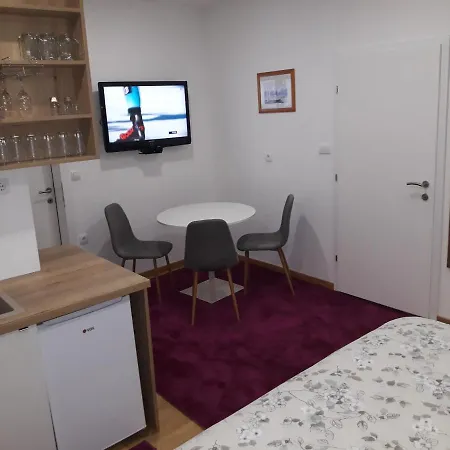 Exit Apartment *