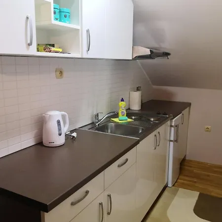 Exit Apartman Pale