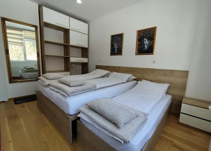 Exit アパート パレ